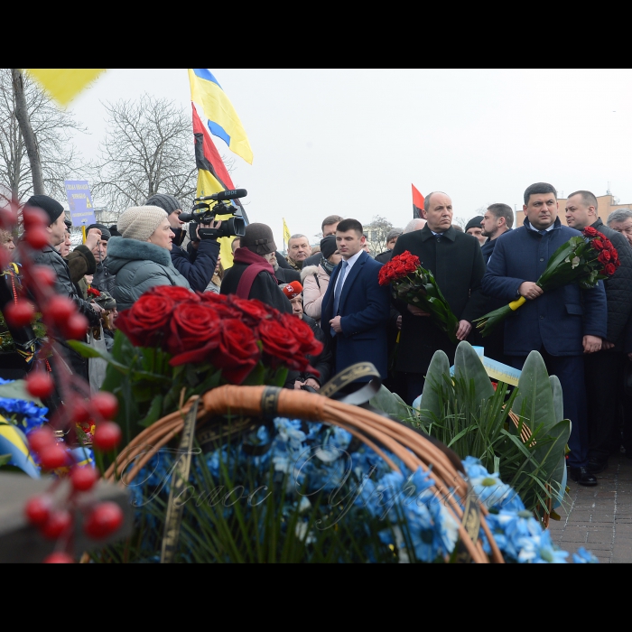 20 лютого 2018 Прем’єр-міністр України Володимир Гройсман спільно з Головою Верховної Ради України Андрієм Парубієм вшанували пам’ять загиблих під час подій Революції Гідності 2013-2014 років. Глава Уряду та Глава Парламенту поклали квіти до Хреста Героям Небесної Сотні.
