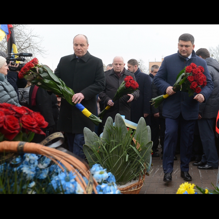 20 лютого 2018 Прем’єр-міністр України Володимир Гройсман спільно з Головою Верховної Ради України Андрієм Парубієм вшанували пам’ять загиблих під час подій Революції Гідності 2013-2014 років. Глава Уряду та Глава Парламенту поклали квіти до Хреста Героям Небесної Сотні.
