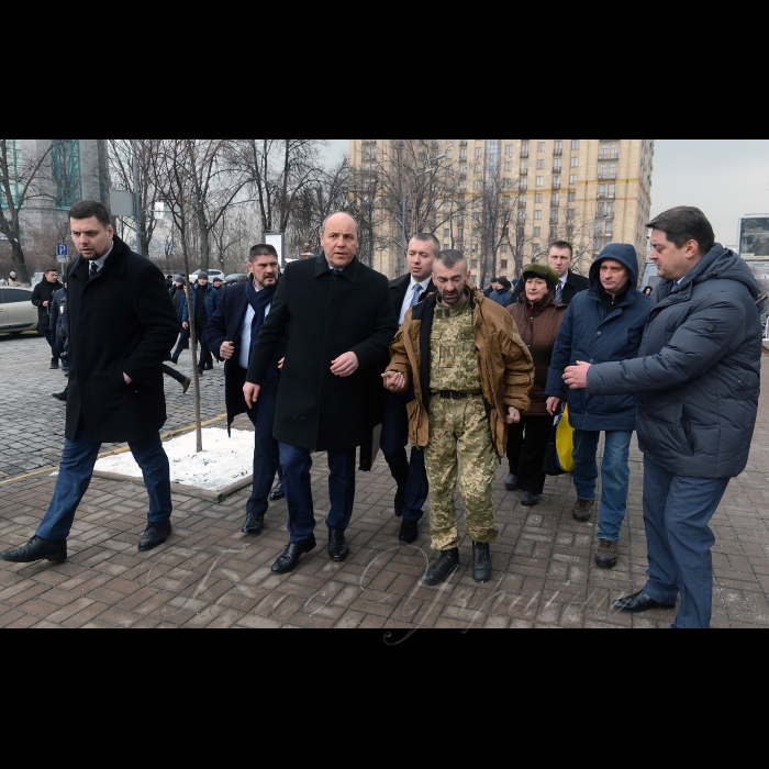 20 лютого 2018 Прем’єр-міністр України Володимир Гройсман спільно з Головою Верховної Ради України Андрієм Парубієм вшанували пам’ять загиблих під час подій Революції Гідності 2013-2014 років. Глава Уряду та Глава Парламенту поклали квіти до Хреста Героям Небесної Сотні.