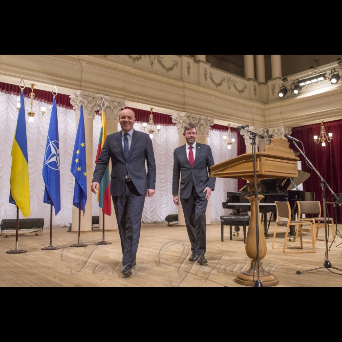 21 лютого 2018 Голова Верховної Ради України Андрій Парубій привітав з нагоди До 100-річчя відновлення Литовської держави Посольство Литовської Республіки в Україні та діаспору у Націонольної філармонії України.