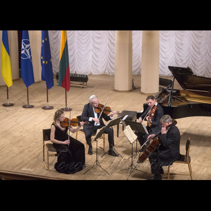 21 лютого 2018 Голова Верховної Ради України Андрій Парубій привітав з нагоди До 100-річчя відновлення Литовської держави Посольство Литовської Республіки в Україні та діаспору у Націонольної філармонії України.
Державний вільнюський струнний квартет (Литва).