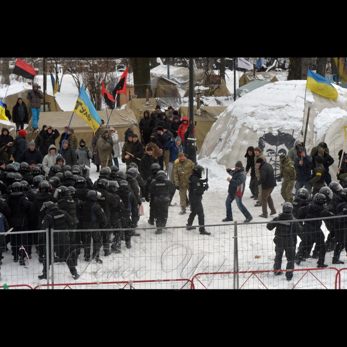 27 лютого 2018 сесія Верховної Ради України. Сутички з мітингувальниками біля ВР.