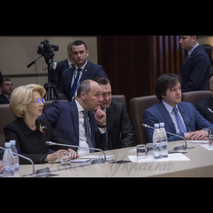Візит Голови Верховної Ради України Андрія Парубія до Республіки Молдова для участі у Міжпарламентській конференції 
Спільна зустріч керівників делегацій країн – учасниць Конференції зі Спікером Парламенту Республіки Молдова А. Канду. Спікер Парламенту Республіки Латвія Інара Мурнієце, Голова Верховної Ради України Андрій Парубій , Спікер Парламенту Грузії Іраклія Кобахідзе
