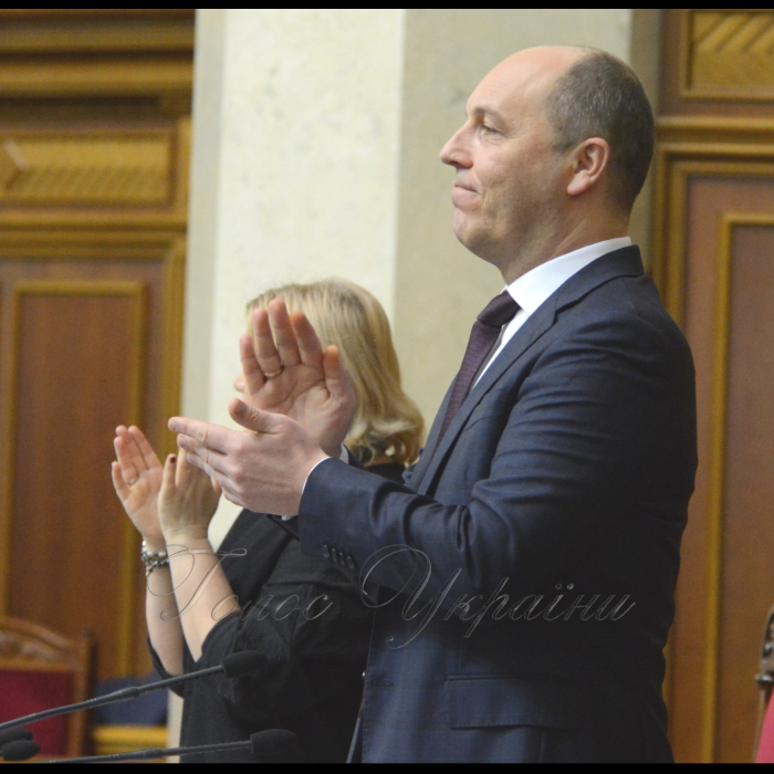 14 березня 2018 сесія Верховної Ради України. Андрій Парубій, аплодисменти до Дня добровольця.