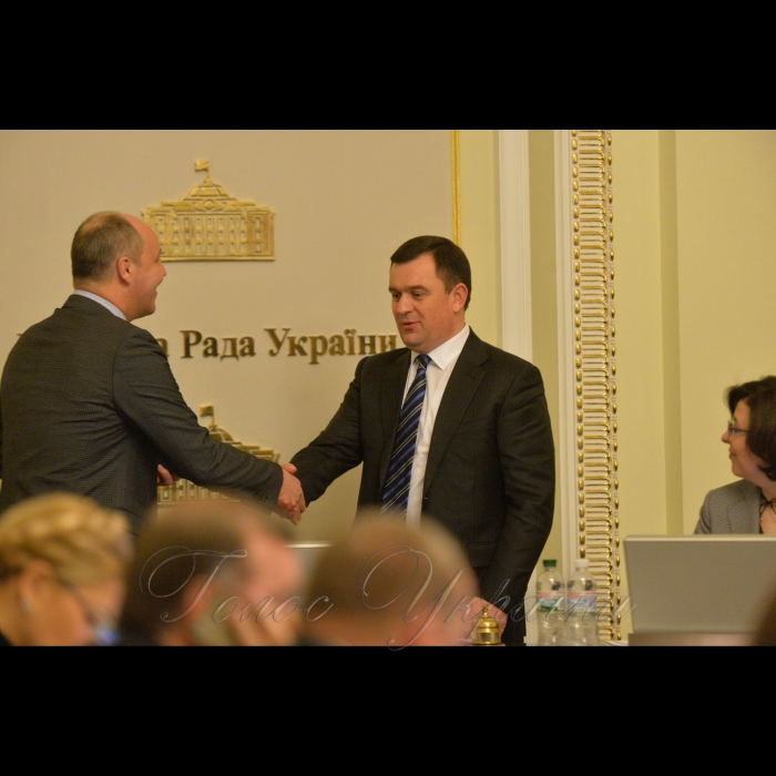 Засідання Погоджувальної ради у Верховній Раді України. Під час погоджувальної ради у ВР Голова ВР України Андрій Парубій вручив посвідчення новообраним – Уповноваженій з прав людини Людмилі Денисовій та Голові рахункової палати Валерію Пацкану.