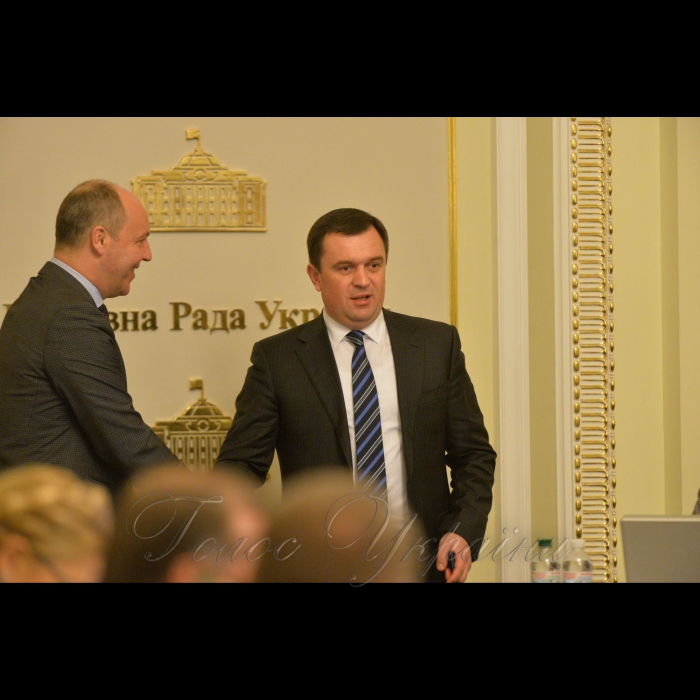 Засідання Погоджувальної ради у Верховній Раді України. Під час погоджувальної ради у ВР Голова ВР України Андрій Парубій вручив посвідчення новообраним – Уповноваженій з прав людини Людмилі Денисовій та Голові рахункової палати Валерію Пацкану.