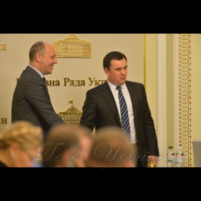 Засідання Погоджувальної ради у Верховній Раді України. Під час погоджувальної ради у ВР Голова ВР України Андрій Парубій вручив посвідчення новообраним – Уповноваженій з прав людини Людмилі Денисовій та Голові рахункової палати Валерію Пацкану.
