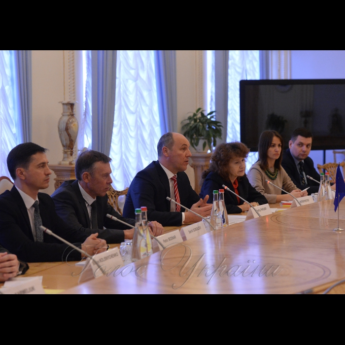 Зустріч Голови Верховної Ради України Андрія Парубія з співдоповідачем комітету ПАРЄ з питань дотримання обов’язків та зобов’язань державами-членами Ради Європи (Моніторинговий комітет) Е.Н.Кроссом. Боднар, Соболєв С., Подольська