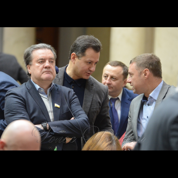 Сесія Верховної Ради України. Олександр Дубінін Тарас Батенко Віталій Купрій  позафр.