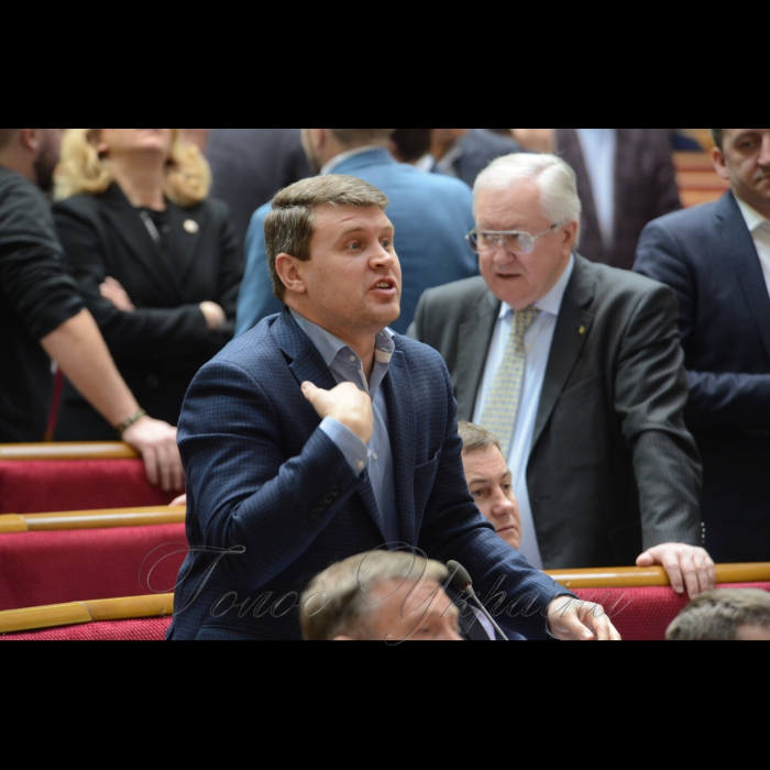 Сесія Верховної Ради України.Вадим Івченко Б Тарасюк