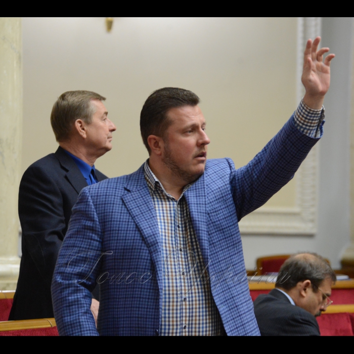 Сесія Верховної Ради України. Антон Яценко ВІДРО