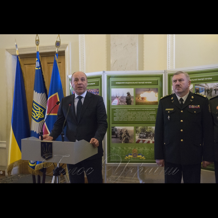 У будівлі Верховної Ради України пройшли урочисті заходи з нагоди святкування четвертої річниці з дня створення Національної гвардії України. В кулуарах 3-го поверху будинку Парламенту відбулася церемонія нагородження особового складу НГУ Головою Верховної Ради України Андрієм Парубієм. У заході взяли участь: Голова Верховної Ради України Андрій Парубій, командувач Національної гвардії України генерал-полковник Юрій Аллеров, народні депутати України.