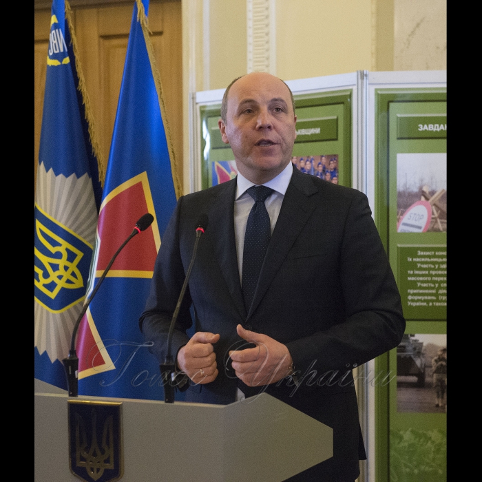 У будівлі Верховної Ради України пройшли урочисті заходи з нагоди святкування четвертої річниці з дня створення Національної гвардії України. В кулуарах 3-го поверху будинку Парламенту відбулася церемонія нагородження особового складу НГУ Головою Верховної Ради України Андрієм Парубієм. У заході взяли участь: Голова Верховної Ради України Андрій Парубій, командувач Національної гвардії України генерал-полковник Юрій Аллеров, народні депутати України.