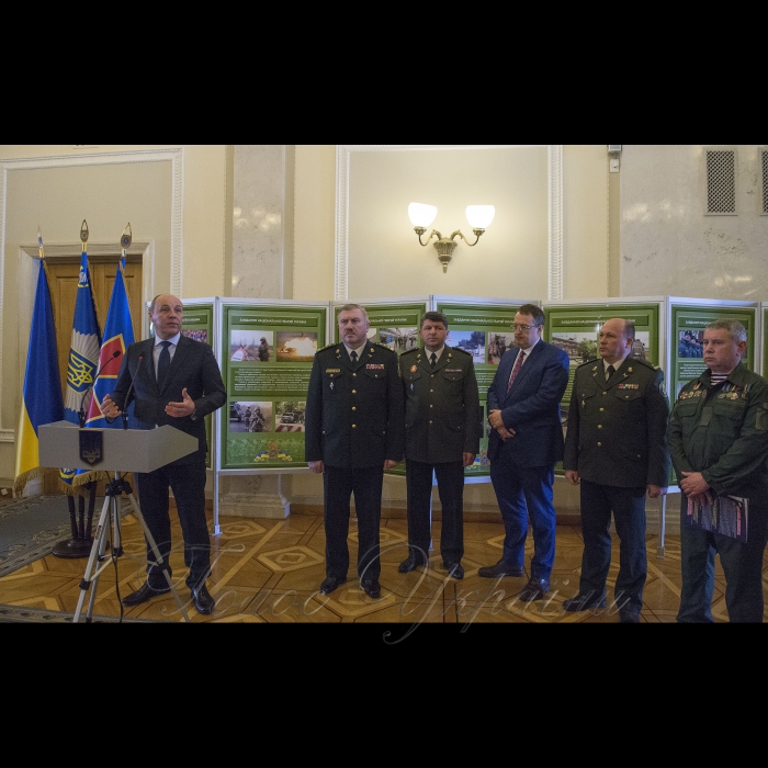 У будівлі Верховної Ради України пройшли урочисті заходи з нагоди святкування четвертої річниці з дня створення Національної гвардії України. В кулуарах 3-го поверху будинку Парламенту відбулася церемонія нагородження особового складу НГУ Головою Верховної Ради України Андрієм Парубієм. У заході взяли участь: Голова Верховної Ради України Андрій Парубій, командувач Національної гвардії України генерал-полковник Юрій Аллеров, народні депутати України, Антон Геращенко.