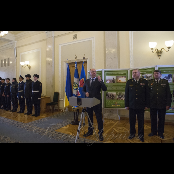 У будівлі Верховної Ради України пройшли урочисті заходи з нагоди святкування четвертої річниці з дня створення Національної гвардії України. В кулуарах 3-го поверху будинку Парламенту відбулася церемонія нагородження особового складу НГУ Головою Верховної Ради України Андрієм Парубієм. У заході взяли участь: Голова Верховної Ради України Андрій Парубій, командувач Національної гвардії України генерал-полковник Юрій Аллеров, народні депутати України.