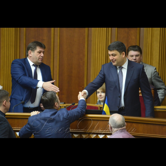 Сесія Верховної Ради України. Головуючий повідомив, що у засіданні беруть участь члени Кабінету Міністрів на чолі з Прем'єр-міністром України В.Гройсманом.
Розпочалася «година запитань до Уряду».

Головуючий надав слово для виступу Міністру молоді та спорту України Ігорю Жданову (0191), який доповів про успіхи українських спортсменів на XII Паралімпійських Іграх, які нещодавно завершилися у Південній Кореї. Віце-прем'єр-міністр України Володимир Кістіон Прем'єр-міністр України Володимир Гройсман
