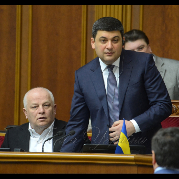 Сесія Верховної Ради України. Головуючий повідомив, що у засіданні беруть участь члени Кабінету Міністрів на чолі з Прем'єр-міністром України В.Гройсманом.
Розпочалася «година запитань до Уряду».

Головуючий надав слово для виступу Міністру молоді та спорту України Ігорю Жданову (0191), який доповів про успіхи українських спортсменів на XII Паралімпійських Іграх, які нещодавно завершилися у Південній Кореї. Перший віце-прем'єр-міністр України - Міністр економічного розвитку і торгівлі України Степан Кубів  Прем'єр-міністр України Володимир Гройсман
