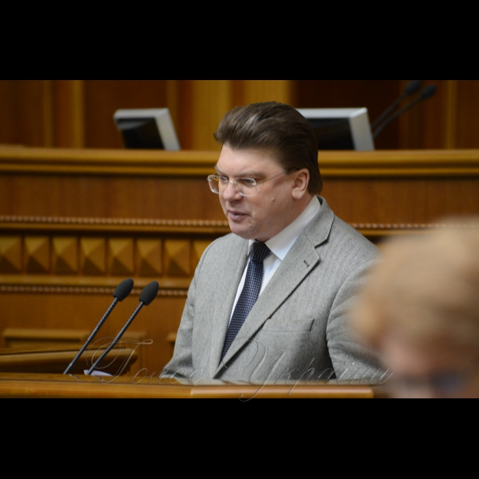 Сесія Верховної Ради України. Головуючий повідомив, що у засіданні беруть участь члени Кабінету Міністрів на чолі з Прем'єр-міністром України В.Гройсманом.
Розпочалася «година запитань до Уряду».

Головуючий надав слово для виступу Міністру молоді та спорту України Ігорю Жданову (0191), який доповів про успіхи українських спортсменів на XII Паралімпійських Іграх, які нещодавно завершилися у Південній Кореї. Ігор Жданов Міністр молоді та спорту

