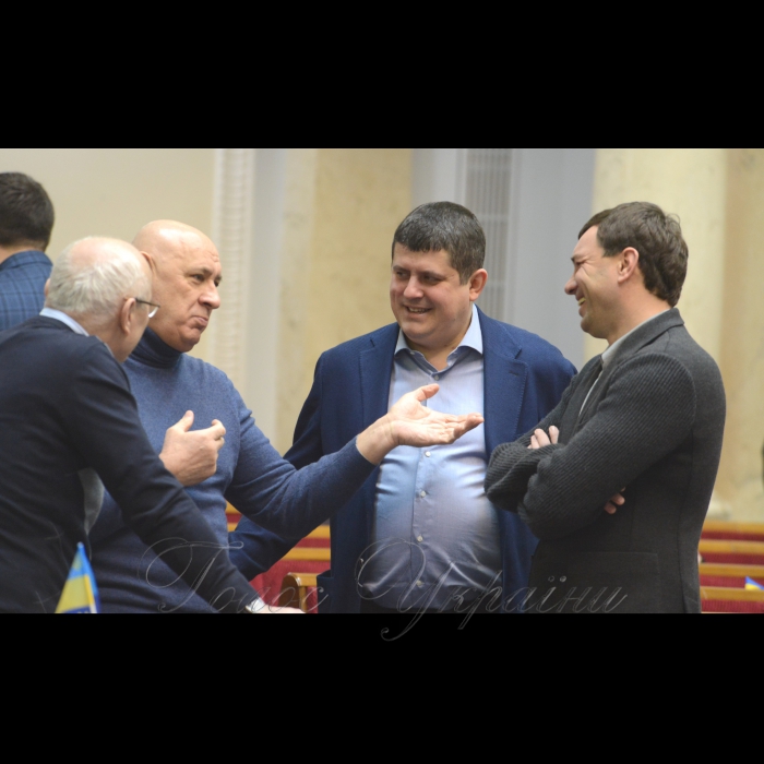 Сесія Верховної Ради України. Головуючий повідомив, що у засіданні беруть участь члени Кабінету Міністрів на чолі з Прем'єр-міністром України В.Гройсманом.
Розпочалася «година запитань до Уряду».

Головуючий надав слово для виступу Міністру молоді та спорту України Ігорю Жданову (0191), який доповів про успіхи українських спортсменів на XII Паралімпійських Іграх, які нещодавно завершилися у Південній Кореї. Іван Мирний ВІДРО Максим Бурбак Андрій Іванчук НФ
