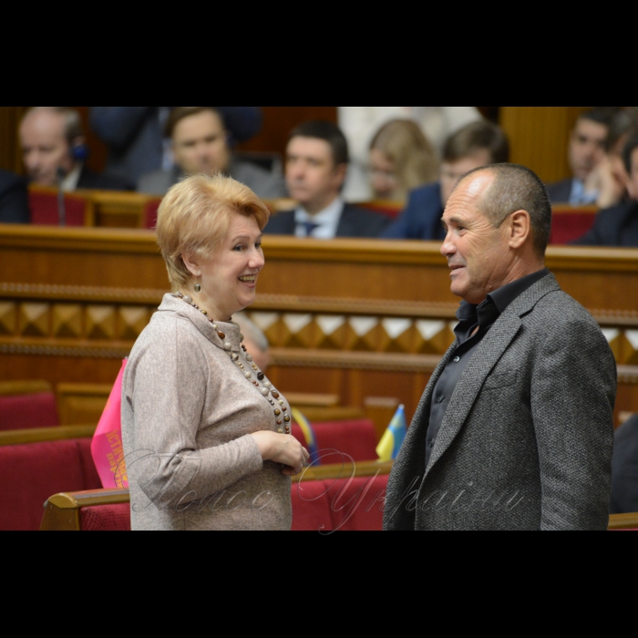 Сесія Верховної Ради України. Головуючий повідомив, що у засіданні беруть участь члени Кабінету Міністрів на чолі з Прем'єр-міністром України В.Гройсманом.
Розпочалася «година запитань до Уряду».

Головуючий надав слово для виступу Міністру молоді та спорту України Ігорю Жданову (0191), який доповів про успіхи українських спортсменів на XII Паралімпійських Іграх, які нещодавно завершилися у Південній Кореї. Наталія Новак БП Вадим Кривохатько БП
