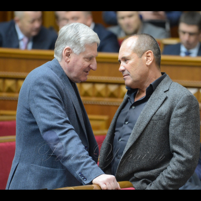 Сесія Верховної Ради України. Головуючий повідомив, що у засіданні беруть участь члени Кабінету Міністрів на чолі з Прем'єр-міністром України В.Гройсманом.
Розпочалася «година запитань до Уряду».

Головуючий надав слово для виступу Міністру молоді та спорту України Ігорю Жданову (0191), який доповів про успіхи українських спортсменів на XII Паралімпійських Іграх, які нещодавно завершилися у Південній Кореї. Микола Лаврик БП Вадим Кривохатько БП
