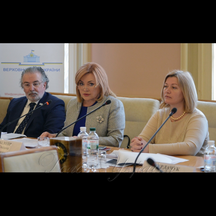 Комітет Верховної Ради України з питань європейської інтеграції спільно з Міжфракційним депутатським об’єднанням «Сприяння захисту прав та соціальній реабілітації учасників АТО» та Національною психологічною асоціацією провів Національний «круглий стіл» на тему: «Правове регулювання психологічної допомоги в Україні: стратегія європейської та загальносвітової інтеграції». Тельмо Моуриньо Баптіста президент Європейської федерації психологічних асоціацій, народний депутат України Оксана Білозір та перший заступник голови ВР Ірина Геращенко