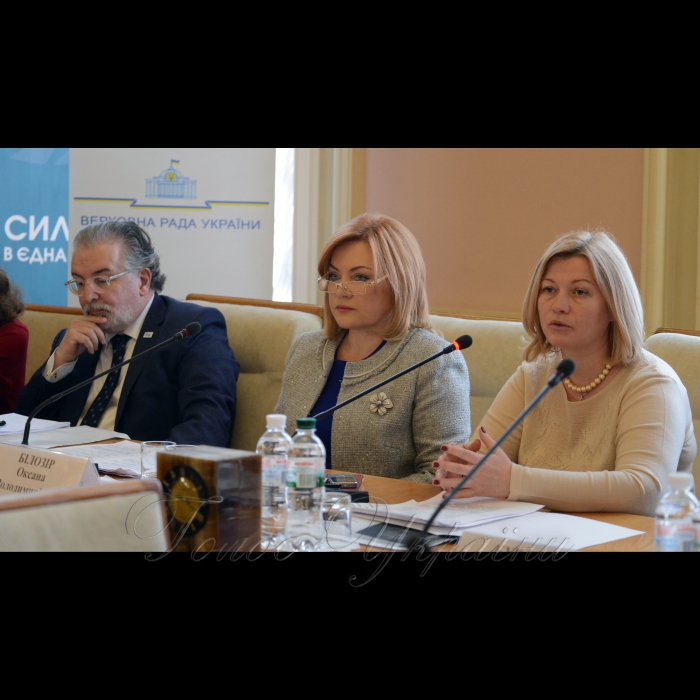 Комітет Верховної Ради України з питань європейської інтеграції спільно з Міжфракційним депутатським об’єднанням «Сприяння захисту прав та соціальній реабілітації учасників АТО» та Національною психологічною асоціацією провів Національний «круглий стіл» на тему: «Правове регулювання психологічної допомоги в Україні: стратегія європейської та загальносвітової інтеграції». Тельмо Моуриньо Баптіста президент Європейської федерації психологічних асоціацій, народний депутат України Оксана Білозір та перший заступник голови ВР Ірина Геращенко