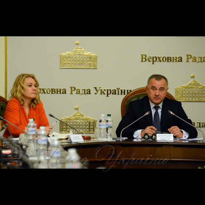 22 березня 2018 перший заступник голови Комітету Верховної Ради України з питань паливно-енергетичного комплексу, ядерної політики та ядерної безпеки Олександр Домбровський та заступник голови комітету Ольга Бєлькова під час Комітетських слухань на тему «ГТС: ключові виклики та критерії залучення стратегічного партнера. Роль парламенту в законодавчому забезпеченні процесу» на яких було звернено увагу на те, що Верховна Рада України разом з урядом провели велику роботу для того, щоб Україна стала членом Європейського Енергетичного Співтовариства. Україна взяла відповідальність що буде виконувати  вимоги Третього енергетичного пакету зокрема щодо запровадження конкурентного, прозорого ринок природного газу.  