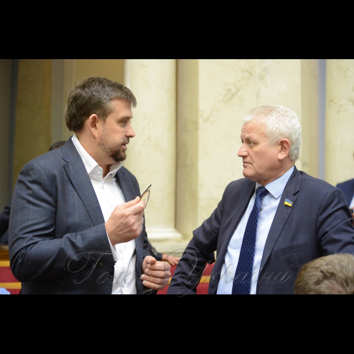 4 квітня 2018 засідання ВР. Заслуховування  заступника Генерального прокурора України - керівника Спеціалізованої антикорупційної прокуратури Назара Холодницького та Директора Національного антикорупційного бюро України Артема Ситника.
Олег Недава БП, Олександр Співаковський БП.