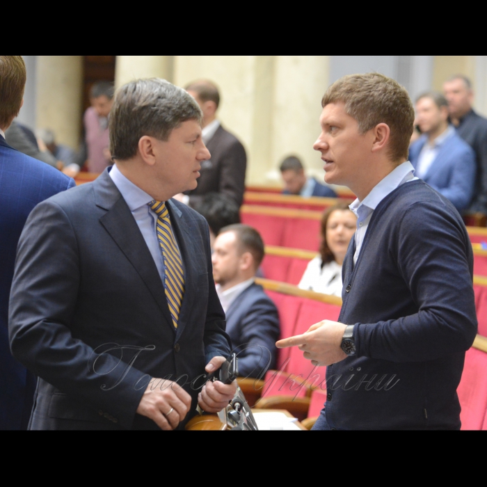 4 квітня 2018 засідання ВР. Заслуховування  заступника Генерального прокурора України - керівника Спеціалізованої антикорупційної прокуратури Назара Холодницького та Директора Національного антикорупційного бюро України Артема Ситника.
Артур Герасимов БП, Максим Саврасов БП.