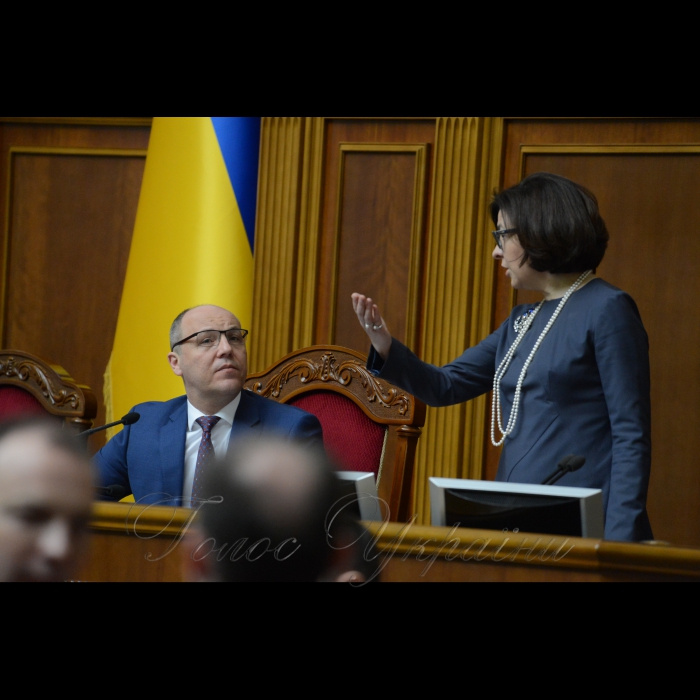 4 квітня 2018 засідання ВР. Заслуховування  заступника Генерального прокурора України - керівника Спеціалізованої антикорупційної прокуратури Назара Холодницького та Директора Національного антикорупційного бюро України Артема Ситника. Андрій Парубій, Оксана Сироїд.