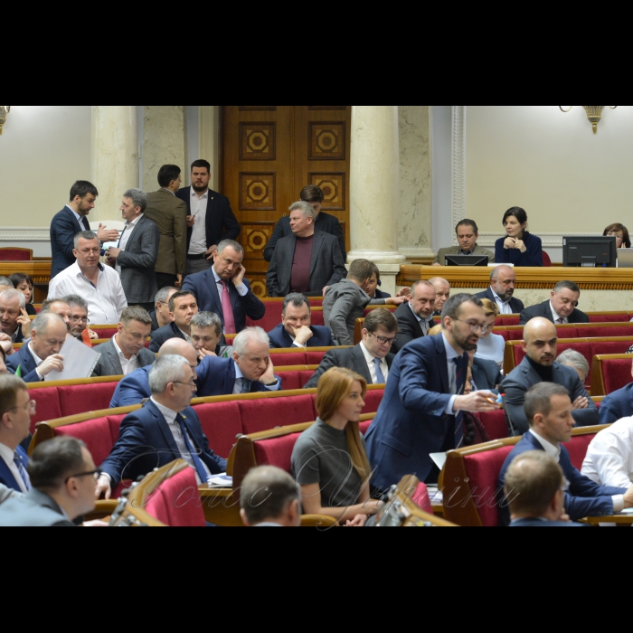 4 квітня 2018 засідання ВР. Заслуховування  заступника Генерального прокурора України - керівника Спеціалізованої антикорупційної прокуратури Назара Холодницького та Директора Національного антикорупційного бюро України Артема Ситника.