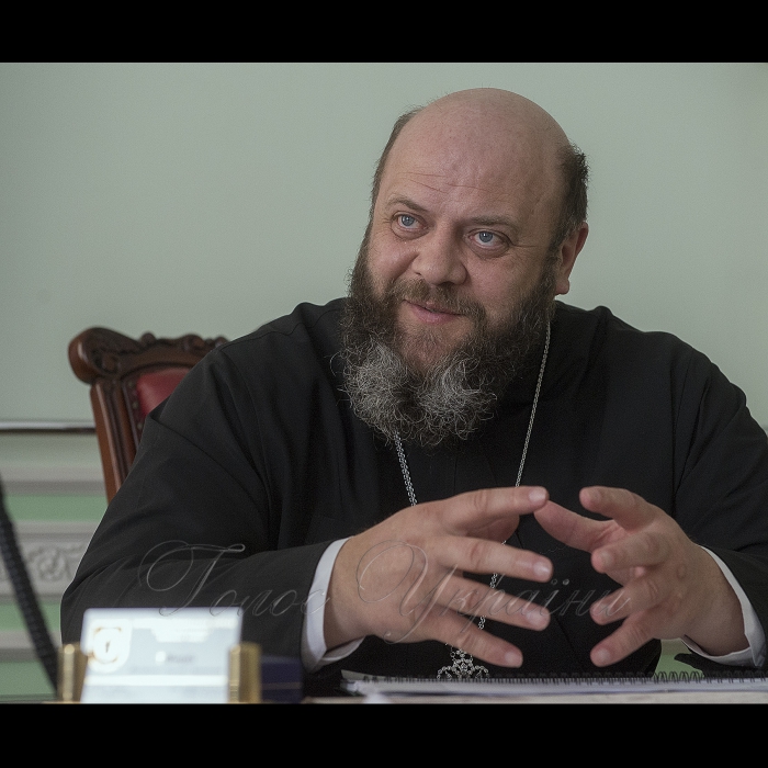 5 квітня 2018 місто Луцьк. Випікання пасок. Жіночий монастир св. Василія Великого Свято-Троїцький кафедральний собор в Луцьку Волинської єпархії Української Православної Церкви Київського Патріархату.
Митрополит Луцький і Волинський Міхаїл Волинської єпархії Київського Патріархату.
