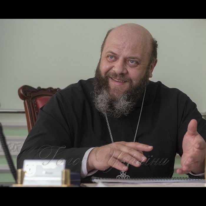 5 квітня 2018 місто Луцьк. Випікання пасок. Жіночий монастир св. Василія Великого Свято-Троїцький кафедральний собор в Луцьку Волинської єпархії Української Православної Церкви Київського Патріархату.
Митрополит Луцький і Волинський Міхаїл Волинської єпархії Київського Патріархату.