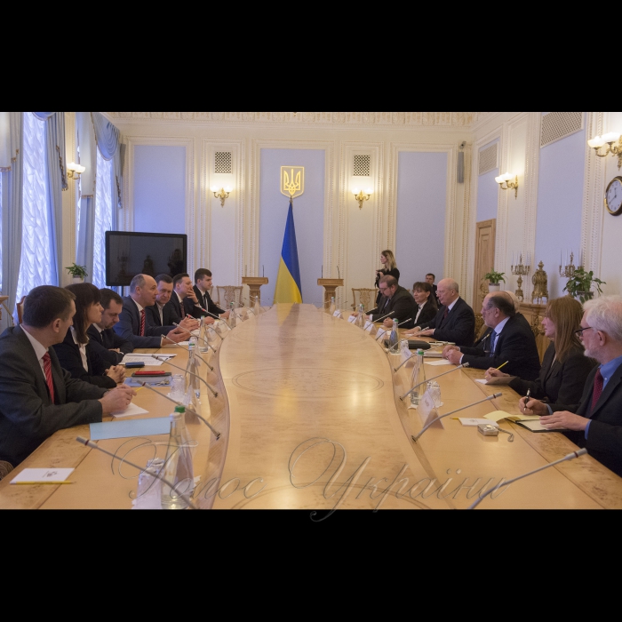 6 квітня 2018 Голова Верховної Ради України А. Парубій взяв участь у «круглому столі» на тему: «Реформування системи національної безпеки України. Роль Парламенту» (вул. Грушевського, 5, конференц-зал).
Організатор заходу - Міжфракційне депутатське об’єднання «Безпека і розвиток».
Мета «круглого столу» - напрацювання спільної консолідованої позиції щодо реформування системи безпеки України з урахуванням пропозицій парламентських фракцій та іноземних партнерів України.