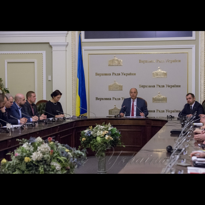 6 квітня 2018 Голова Верховної Ради України А. Парубій взяв участь у «круглому столі» на тему: «Реформування системи національної безпеки України. Роль Парламенту» (вул. Грушевського, 5, конференц-зал).
Організатор заходу - Міжфракційне депутатське об’єднання «Безпека і розвиток».
Мета «круглого столу» - напрацювання спільної консолідованої позиції щодо реформування системи безпеки України з урахуванням пропозицій парламентських фракцій та іноземних партнерів України.