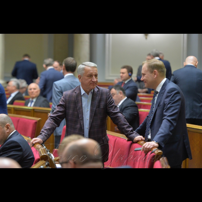 17 квітня 2018 сесія Верховної Ради України. Іван Куліченко, Максим Курячий - обоє БПП.