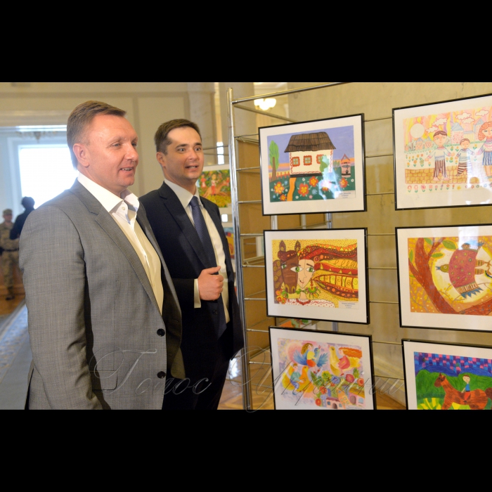 17 квітня 2018 відкриття експозиції у ВР «Щаслива дитина – квітуча Україна». 
За підтримки народного депутата України Олександра Горбунова відбудеться відкриття виставки дитячих малюнків учасників Всеукраїнського конкурсу «Щаслива дитина – квітуча Україна». 
Всеукраїнський конкурс  проводився третій рік поспіль. На конкурс було надіслано 1331 роботи з 44 населених пунктів України. Виставка малюнків вже експонувалися в Америці, Англії, Китаї, Німеччині та інших країнах.
Н.д. Олександр Горбунов - НФ, н.д. Костянтин Іщейкін - БПП.