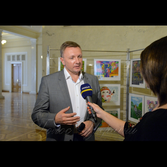 17 квітня 2018 відкриття експозиції у ВР «Щаслива дитина – квітуча Україна». 
За підтримки народного депутата України Олександра Горбунова відбудеться відкриття виставки дитячих малюнків учасників Всеукраїнського конкурсу «Щаслива дитина – квітуча Україна». 
Всеукраїнський конкурс  проводився третій рік поспіль. На конкурс було надіслано 1331 роботи з 44 населених пунктів України. Виставка малюнків вже експонувалися в Америці, Англії, Китаї, Німеччині та інших країнах.
Н.д. Олександр Горбунов - НФ.