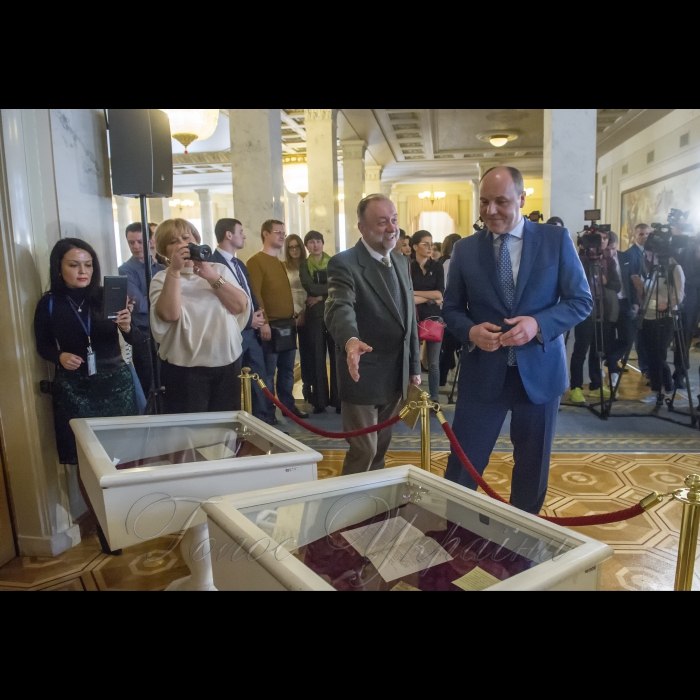18 квітня 2018 у Верховній Раді України відбулися заходи до 100-ліття Конституції Української Народної Республіки (Статуту про державний устрій, права і вільності УНР) – основного закону УНР, прийнятого Українською Центральною Радою 29 квітня 1918 року.
Презентація трьох українських конституцій та відкриття тематичної експозиції.
Олександр Кучерук, кандидат історичних наук, директор Музею Української революції 1917–1921 рр., голова ВР України Андрій Парубій.