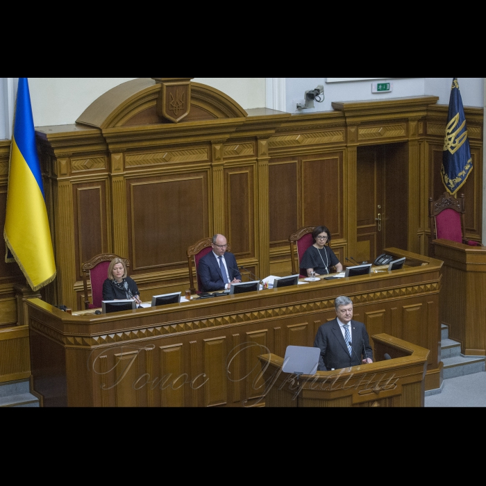 19 квітня 2018 сесія Верховної Ради України. 
Голова Верховної Ради України Андрій Парубій, відкривши ранкове засідання, поінформував про питання порядку денного, які будуть розглядатися на початку засідання. 
А.Парубій далі зазначив: «сьогодні ми маємо історичний шанс. Верховна Рада розгляне звернення Президента України до Вселенського Патріарха Варфоломія про надання Томосу про автокефалію Православної Церкви в Україні».