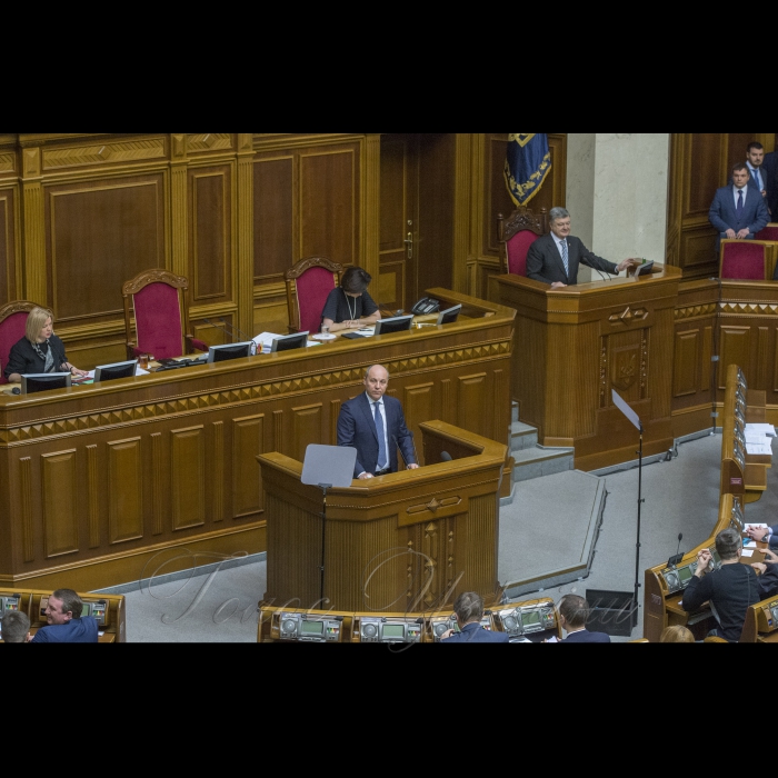 19 квітня 2018 сесія Верховної Ради України. 
Голова Верховної Ради України Андрій Парубій, відкривши ранкове засідання, поінформував про питання порядку денного, які будуть розглядатися на початку засідання. 
А.Парубій далі зазначив: «сьогодні ми маємо історичний шанс. Верховна Рада розгляне звернення Президента України до Вселенського Патріарха Варфоломія про надання Томосу про автокефалію Православної Церкви в Україні».