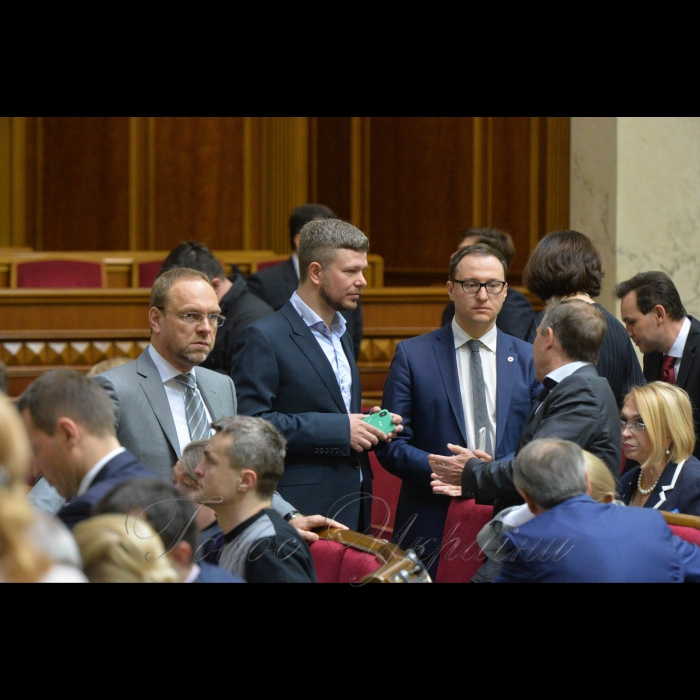 19 квітня 2018 Верховна Рада розглянула звернення Президента України до Вселенського Патріарха Варфоломія про надання Томосу про автокефалію Православної Церкви в Україні.
А.Парубій повідомив, що в пленарному засіданні бере участь Президент України Петро Порошенко. Президент України звернувся до народних депутатів з проханням підтримати його звернення до Вселенського Патріарха Варфоломія про надання Томосу про автокефалію Православної Церкви в Україні.