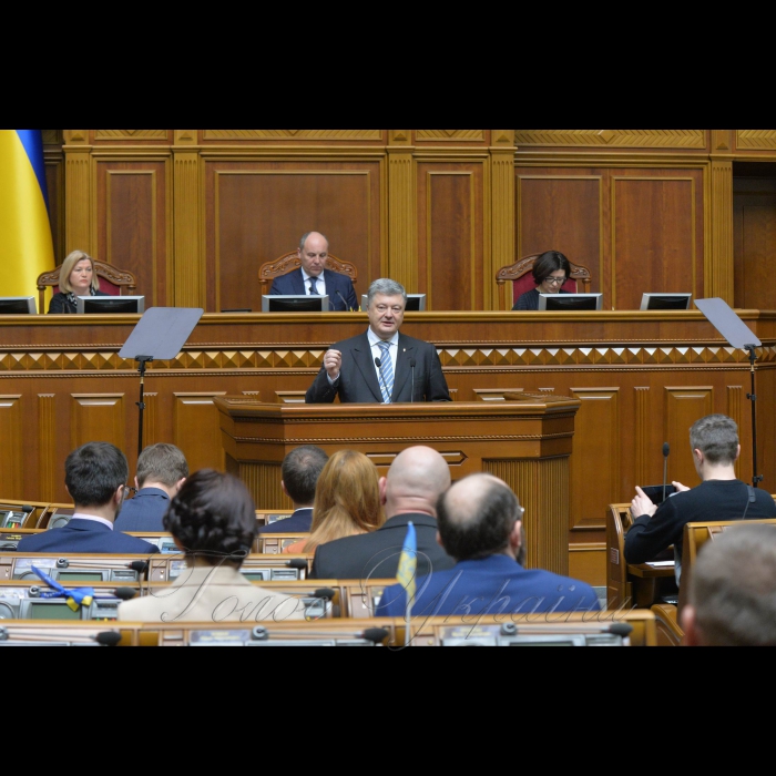 19 квітня 2018 Верховна Рада розглянула звернення Президента України до Вселенського Патріарха Варфоломія про надання Томосу про автокефалію Православної Церкви в Україні.
А.Парубій повідомив, що в пленарному засіданні бере участь Президент України Петро Порошенко. Президент України звернувся до народних депутатів з проханням підтримати його звернення до Вселенського Патріарха Варфоломія про надання Томосу про автокефалію Православної Церкви в Україні.