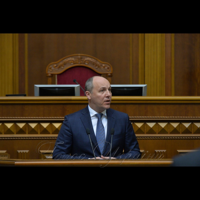 19 квітня 2018 Верховна Рада розглянула звернення Президента України до Вселенського Патріарха Варфоломія про надання Томосу про автокефалію Православної Церкви в Україні.
А.Парубій повідомив, що в пленарному засіданні бере участь Президент України Петро Порошенко. Президент України звернувся до народних депутатів з проханням підтримати його звернення до Вселенського Патріарха Варфоломія про надання Томосу про автокефалію Православної Церкви в Україні.
