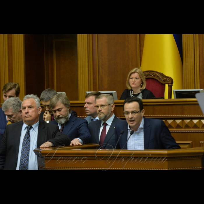 19 квітня 2018 Верховна Рада розглянула звернення Президента України до Вселенського Патріарха Варфоломія про надання Томосу про автокефалію Православної Церкви в Україні.
А.Парубій повідомив, що в пленарному засіданні бере участь Президент України Петро Порошенко. Президент України звернувся до народних депутатів з проханням підтримати його звернення до Вселенського Патріарха Варфоломія про надання Томосу про автокефалію Православної Церкви в Україні.