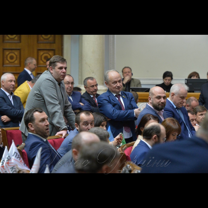 19 квітня 2018 Верховна Рада розглянула звернення Президента України до Вселенського Патріарха Варфоломія про надання Томосу про автокефалію Православної Церкви в Україні.
А.Парубій повідомив, що в пленарному засіданні бере участь Президент України Петро Порошенко. Президент України звернувся до народних депутатів з проханням підтримати його звернення до Вселенського Патріарха Варфоломія про надання Томосу про автокефалію Православної Церкви в Україні.