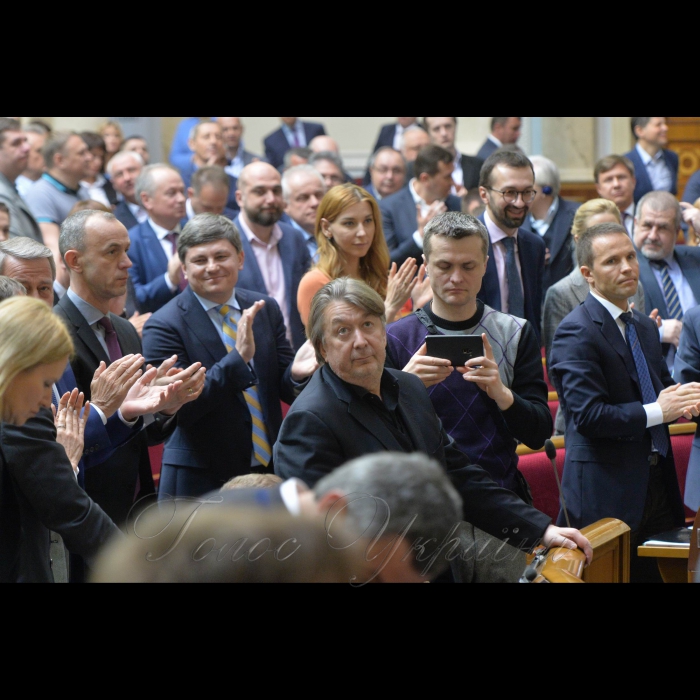 19 квітня 2018 Верховна Рада розглянула звернення Президента України до Вселенського Патріарха Варфоломія про надання Томосу про автокефалію Православної Церкви в Україні.
А.Парубій повідомив, що в пленарному засіданні бере участь Президент України Петро Порошенко. Президент України звернувся до народних депутатів з проханням підтримати його звернення до Вселенського Патріарха Варфоломія про надання Томосу про автокефалію Православної Церкви в Україні.