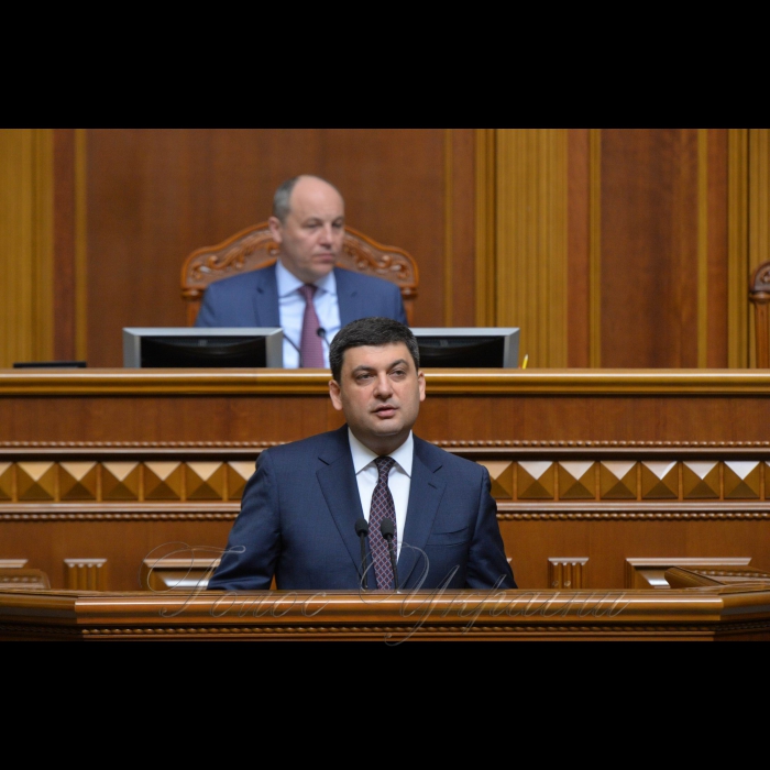 20 квітня 2018 сесія Верховної Ради України.
Головуючий повідомив, що у засіданні беруть участь члени Кабінету Міністрів на чолі з Прем'єр-міністром України В.Гройсманом. Розпочалася «година запитань до Уряду». 
Прем'єр-міністр України Володимир Гройсман.