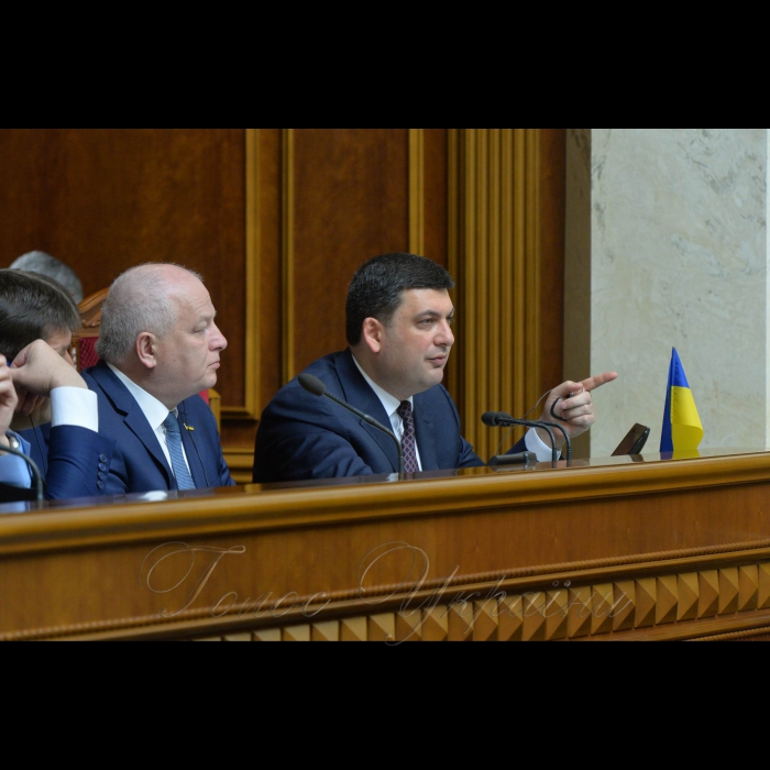 20 квітня 2018 сесія Верховної Ради України.
Головуючий повідомив, що у засіданні беруть участь члени Кабінету Міністрів на чолі з Прем'єр-міністром України В.Гройсманом. Розпочалася «година запитань до Уряду». 
Перший віце-прем'єр-міністр України - Міністр економічного розвитку і торгівлі України Степан Кубів, Прем'єр-міністр України Володимир Гройсман.